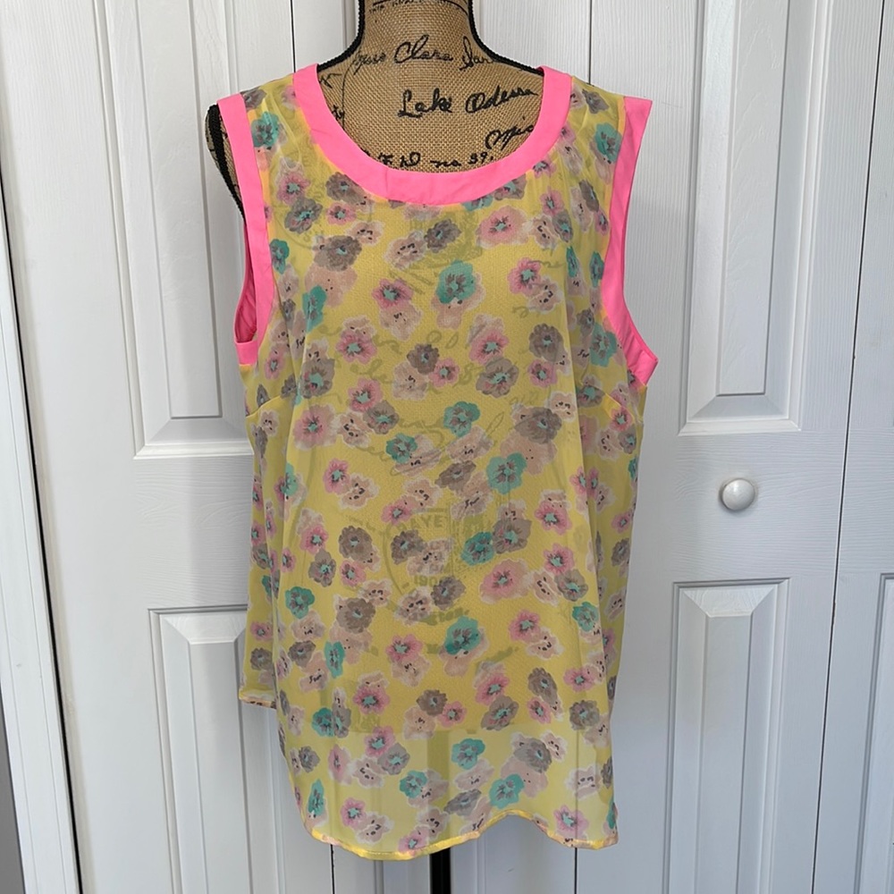 NWOT Check It Out Yellow Floral Sleeveless Top